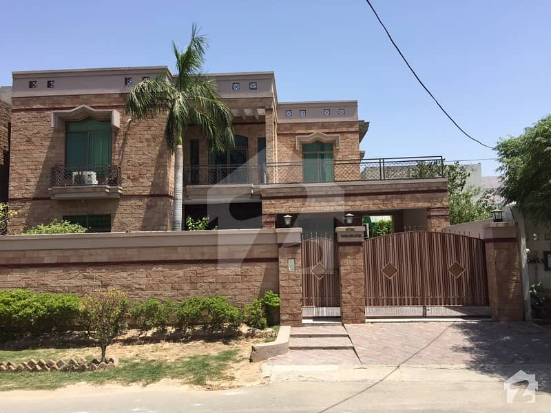 5 Bedrooms House In Good Condition Nice Front View From Outside