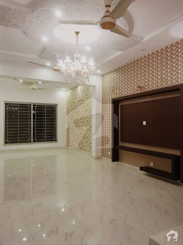 ایڈن سٹی ایڈن لاہور میں 5 کمروں کا 10 مرلہ مکان 1 لاکھ میں کرایہ پر دستیاب ہے۔