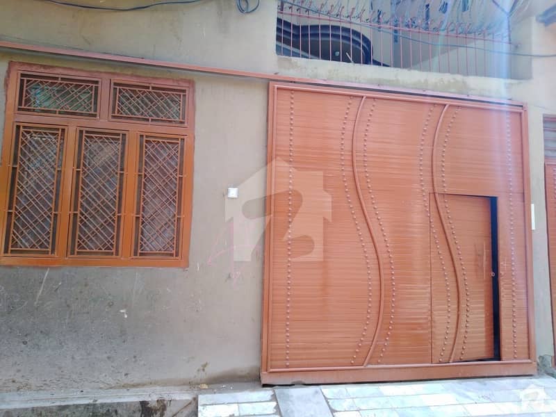 گلبرگ پشاور میں 4 کمروں کا 7 مرلہ مکان 35 ہزار میں کرایہ پر دستیاب ہے۔