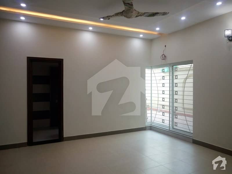 In Paragon City 10 Marla House For Rent