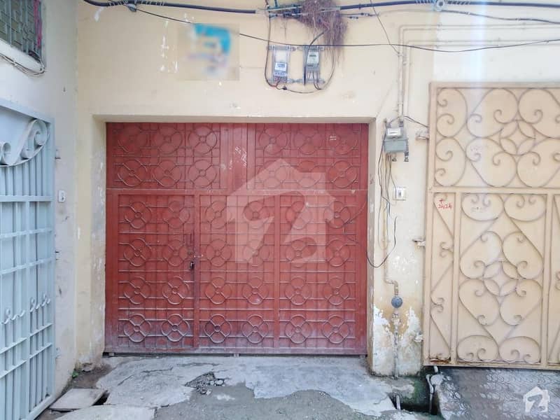 گلبرگ پشاور میں 3 کمروں کا 6 مرلہ مکان 25 ہزار میں کرایہ پر دستیاب ہے۔