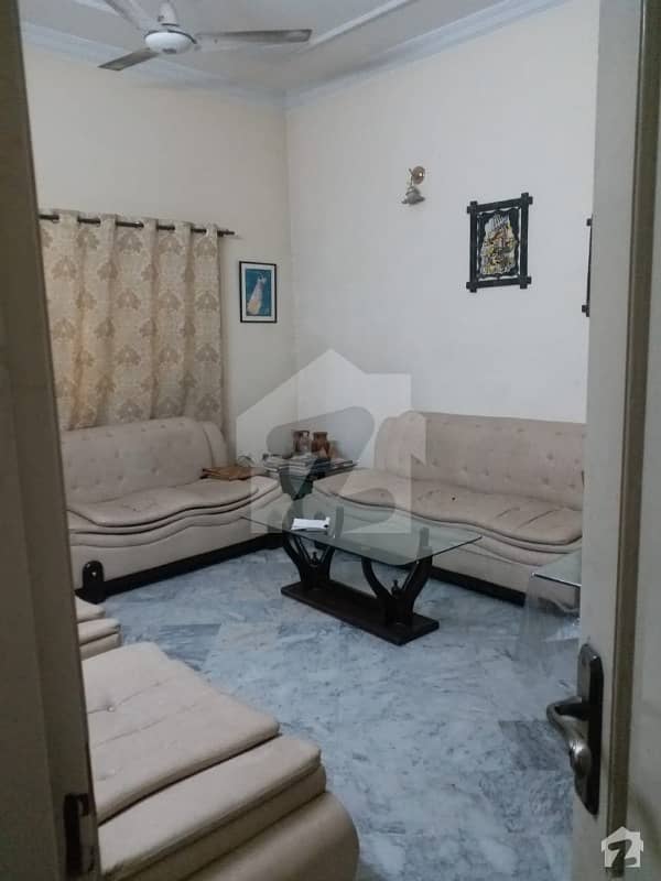 پی ڈبلیو ڈی ہاؤسنگ سکیم اسلام آباد میں 4 کمروں کا 6 مرلہ مکان 1.35 کروڑ میں برائے فروخت۔