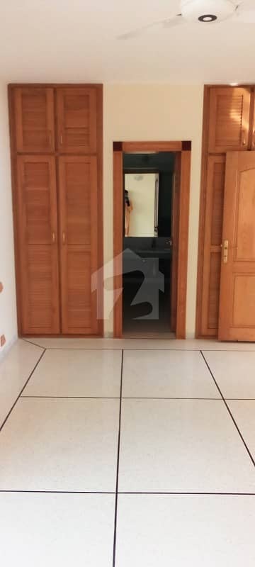 40x80 Three Storey House With Extra Land Most Beautiful Location (g-9) 40x80 Three Storey House With Extra Land Most Beautiful Location (g-9)