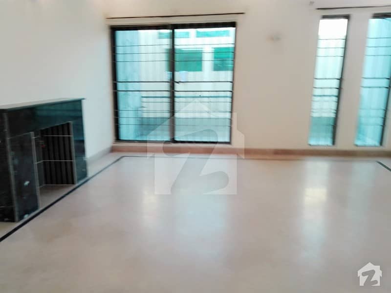 1 Kanal Gorgeous Upper Portion Available For Rent Dha Phase 4 Block Cc