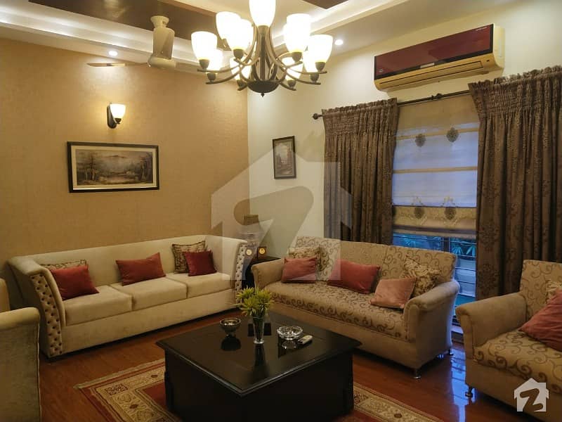 ڈی ایچ اے فیز 8 - ڈی ایچ اے ولاز ڈی ایچ اے فیز 8 ڈیفنس (ڈی ایچ اے) لاہور میں 4 کمروں کا 11 مرلہ مکان 2.55 کروڑ میں برائے فروخت۔