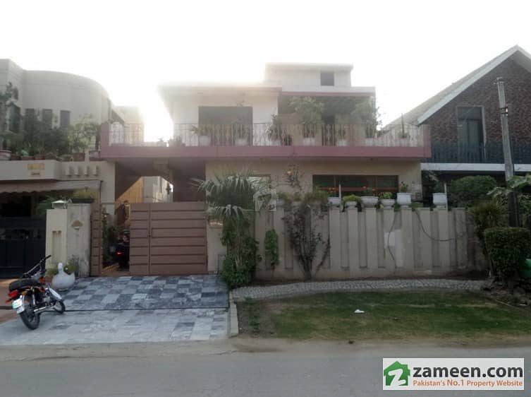 10 Marla House Is Available For Sale In DHA Phase 1