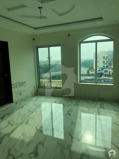 بحریہ ٹاؤن سیکٹر سی بحریہ ٹاؤن لاہور میں 3 کمروں کا 5 مرلہ فلیٹ 30 ہزار میں کرایہ پر دستیاب ہے۔