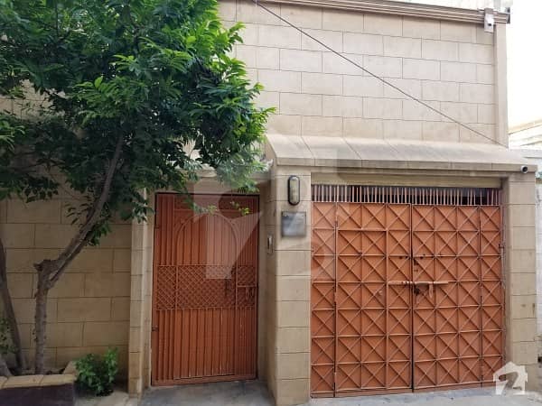 پی آئی بی کالونی کراچی میں 7 کمروں کا 8 مرلہ مکان 3 کروڑ میں برائے فروخت۔