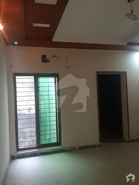 پی آئی اے ہاؤسنگ سکیم لاہور میں 5 کمروں کا 6 مرلہ مکان 1.3 کروڑ میں برائے فروخت۔