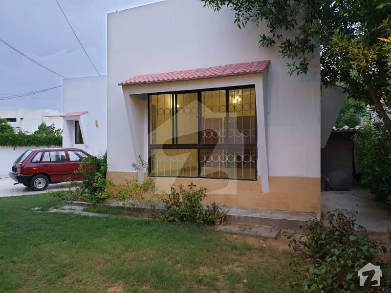 500 Yards Bungalow  Single Storey 4 Beds  Attached Bath Tv Lounge Kitchen Servant Room 3 Cars Parking Lush Green Lawn