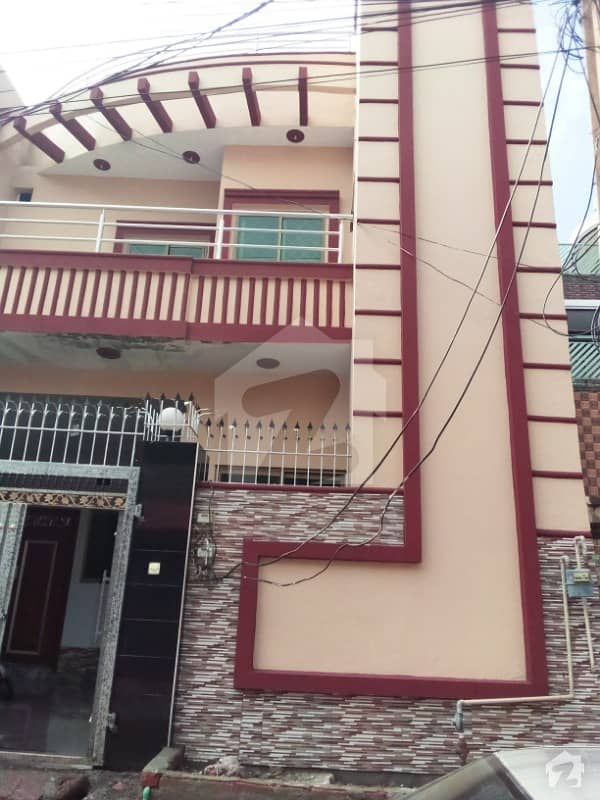 خیابان صادق سرگودھا میں 5 کمروں کا 5 مرلہ مکان 1.3 کروڑ میں برائے فروخت۔