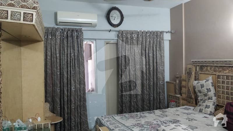 Gulshan-E-Iqbal Town 1200  Square Feet Flat Is Available For Sale