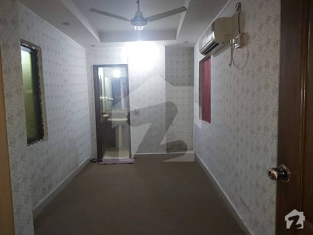 رحمان گارڈنز لاہور میں 3 کمروں کا 10 مرلہ فلیٹ 45 ہزار میں کرایہ پر دستیاب ہے۔