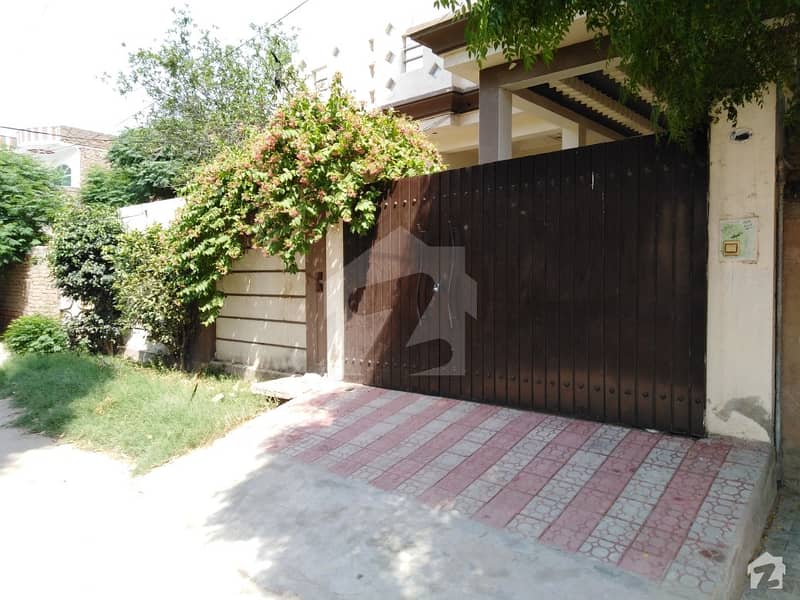 Perfect 8 Marla House In Khan Village For Sale