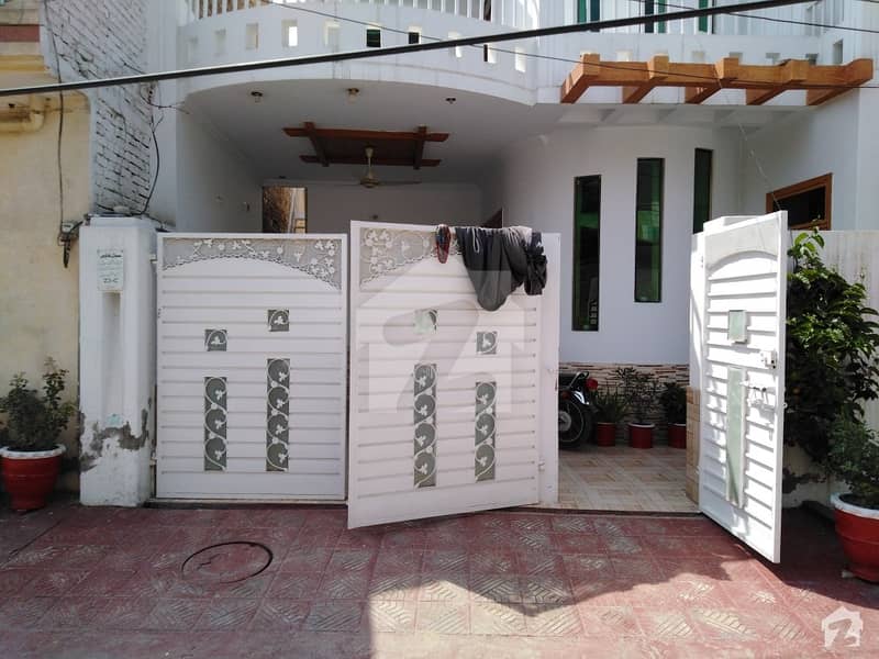 خان ویلیج ملتان میں 4 کمروں کا 11 مرلہ مکان 1.1 کروڑ میں برائے فروخت۔