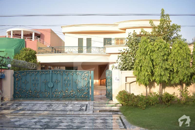 One Kanal Attractive House Available For Rent In Phase 4 Dha Defence