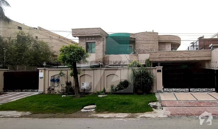 کیولری گراؤنڈ لاہور میں 8 کمروں کا 1.25 کنال مکان 6.95 کروڑ میں برائے فروخت۔