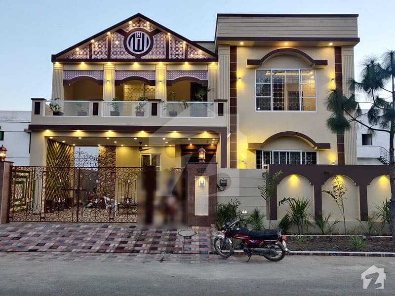 ڈی سی کالونی گوجرانوالہ میں 5 کمروں کا 16 مرلہ مکان 3.5 کروڑ میں برائے فروخت۔