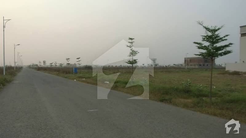 ڈی ایچ اے فیز 7 - بلاک یو فیز 7 ڈیفنس (ڈی ایچ اے) لاہور میں 1.01 کنال رہائشی پلاٹ 1.92 کروڑ میں برائے فروخت۔
