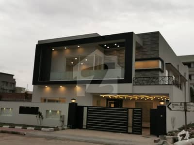 سیٹیلائیٹ ٹاؤن - بلاک بی سیٹیلائیٹ ٹاؤن راولپنڈی میں 5 کمروں کا 1 کنال مکان 4.5 کروڑ میں برائے فروخت۔