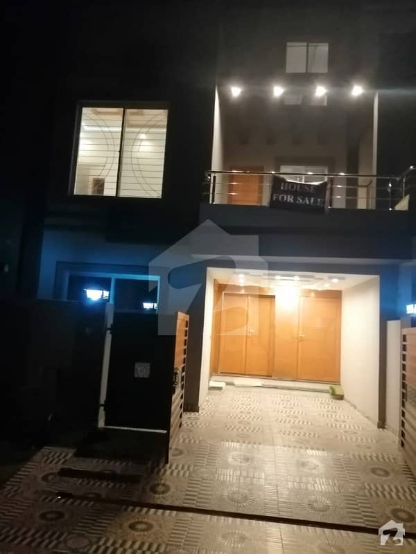 بحریہ ٹاؤن سیکٹرڈی بحریہ ٹاؤن لاہور میں 3 کمروں کا 5 مرلہ مکان 1.17 کروڑ میں برائے فروخت۔