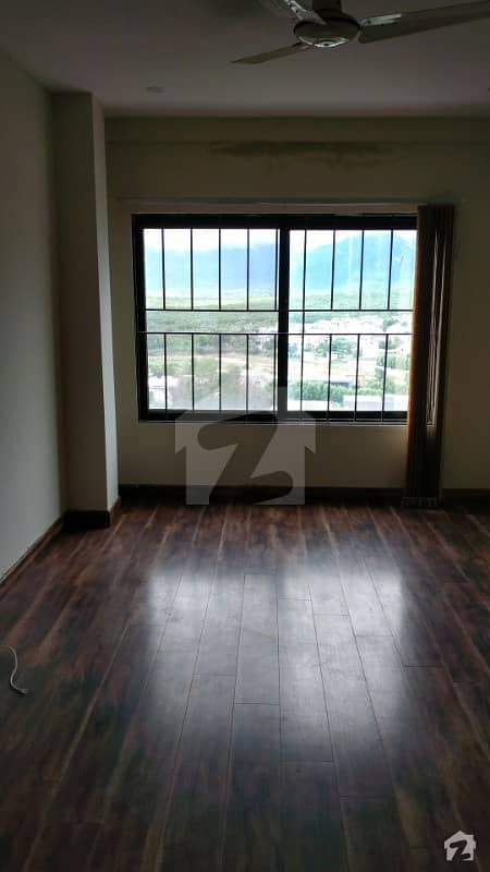 1850  Square Feet Flat For Sale In Bani Gala