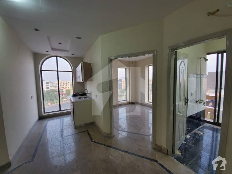 بحریہ ٹاؤن سیکٹر B بحریہ ٹاؤن لاہور میں 2 کمروں کا 3 مرلہ فلیٹ 45 لاکھ میں برائے فروخت۔