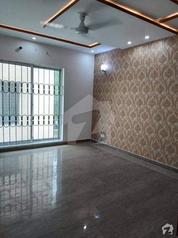بحریہ ٹاؤن سیکٹر B بحریہ ٹاؤن لاہور میں 3 کمروں کا 4 مرلہ مکان 97 لاکھ میں برائے فروخت۔