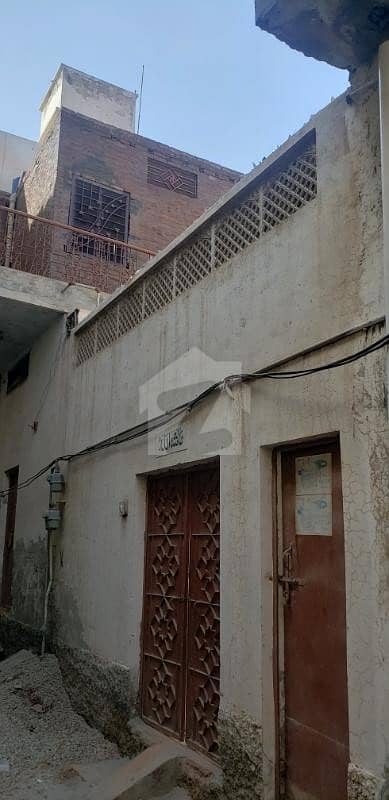 صادق کالونی ملتان میں 4 کمروں کا 5 مرلہ مکان 69 لاکھ میں برائے فروخت۔