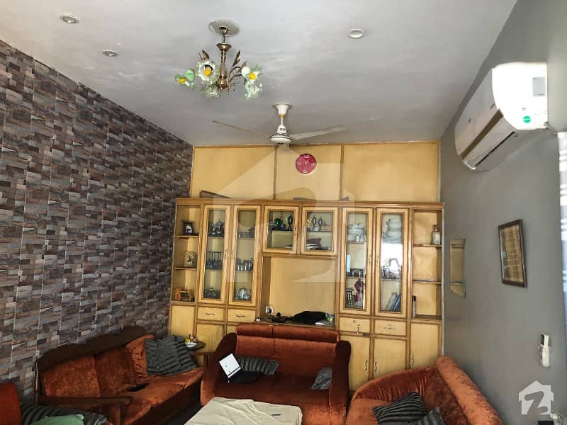 فیض باغ لاہور میں 6 کمروں کا 6 مرلہ مکان 95 لاکھ میں برائے فروخت۔