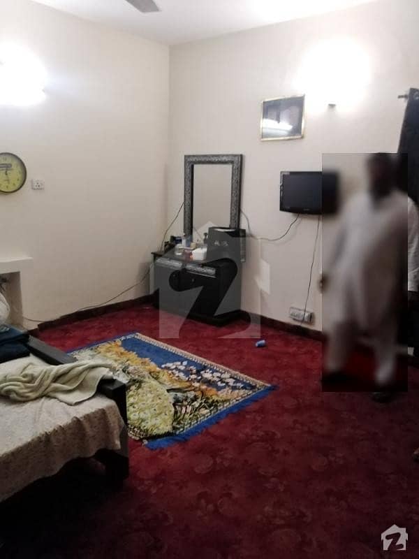 علامہ اقبال ٹاؤن لاہور میں 5 کمروں کا 1 کنال مکان 4.25 کروڑ میں برائے فروخت۔
