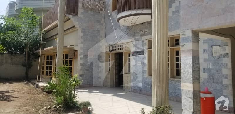 ناصر باغ روڈ پشاور میں 12 کمروں کا 1 کنال مکان 3.7 کروڑ میں برائے فروخت۔