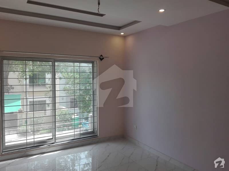 Bahria Town 10 Marla House Up For Rent