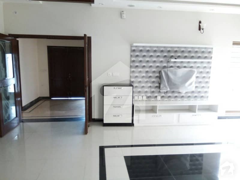 4500  Square Feet Upper Portion Ideally Situated In Cantt