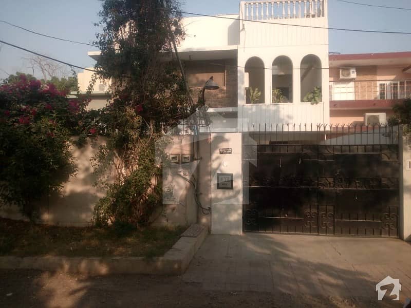 ڈی ایچ اے فیز 2 ڈی ایچ اے کراچی میں 6 کمروں کا 1 کنال مکان 8.5 کروڑ میں برائے فروخت۔