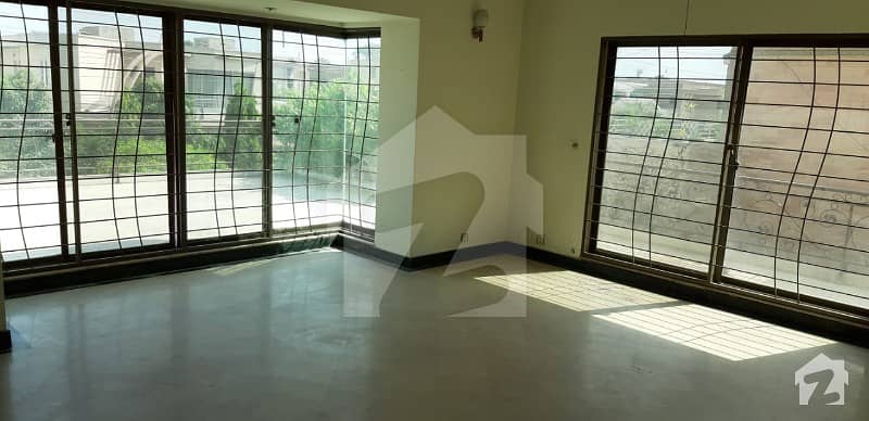 1 Kanal Upper Portion Available For Rent