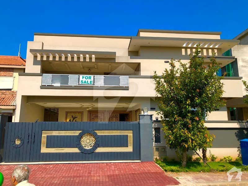 بحریہ ٹاؤن راولپنڈی راولپنڈی میں 6 کمروں کا 1 کنال مکان 5.6 کروڑ میں برائے فروخت۔