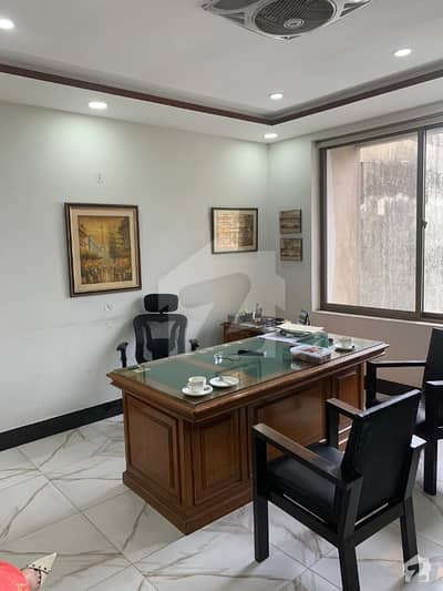 لارنس روڈ لاہور میں 4 کمروں کا 8 مرلہ دفتر 1.5 لاکھ میں کرایہ پر دستیاب ہے۔