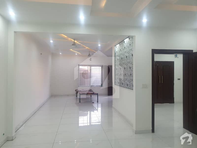 10 Marla Hot Location Bed House For Rent