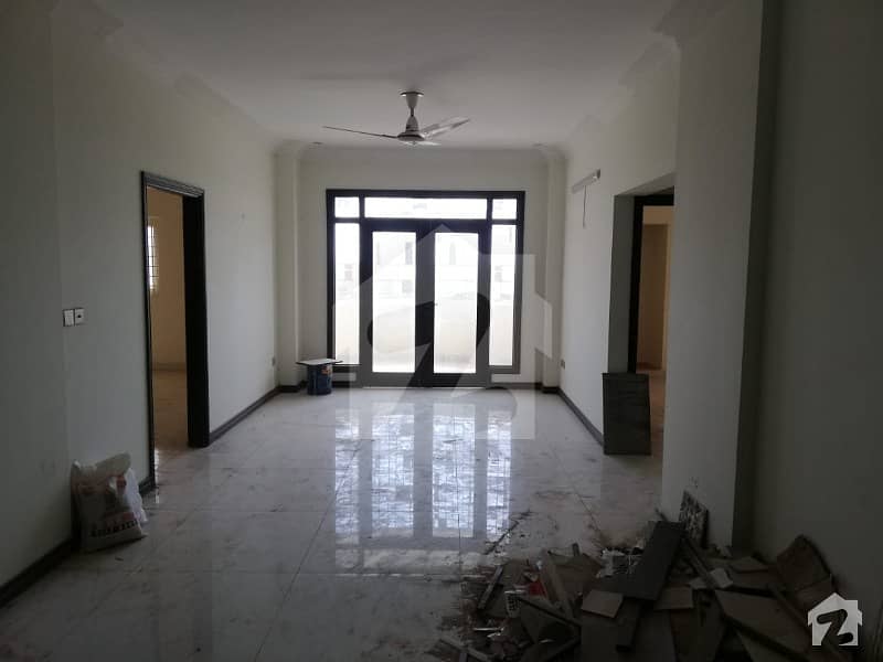 شہید ملت روڈ کراچی میں 3 کمروں کا 8 مرلہ فلیٹ 85 ہزار میں کرایہ پر دستیاب ہے۔