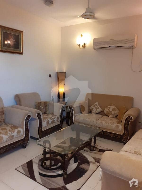 کلفٹن ۔ بلاک 5 کلفٹن کراچی میں 4 کمروں کا 10 مرلہ فلیٹ 3.95 کروڑ میں برائے فروخت۔