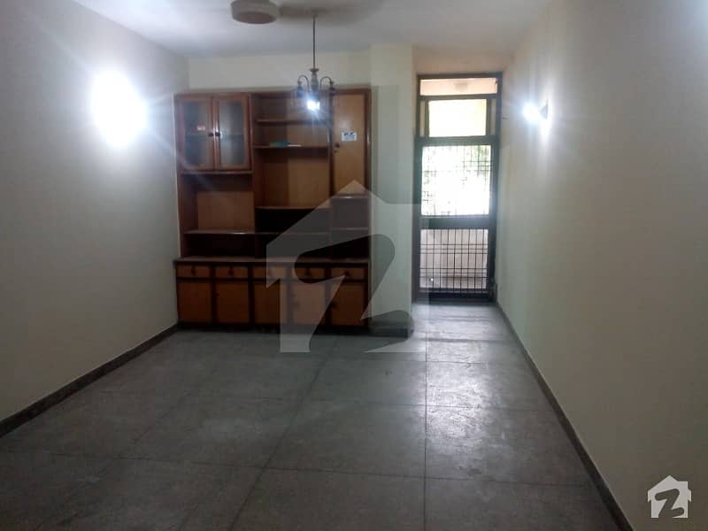 1350  Square Feet Flat Is Available For Sale