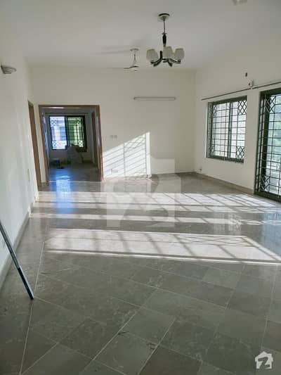 F-11 3 Bed Beautiful Upper Portion Real Picture Attached Separate Gate F-11 3 Bed Beautiful Upper Portion Real Picture Attached Separate Gate