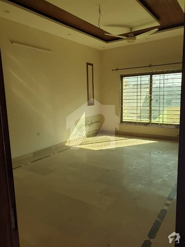 1 Bed With Attached Bath In Pwd Blockd Near To Commercial And Road