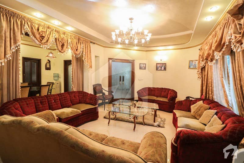 Fully Furnished 1 Kanal Bungalow For Sale Near Huge Park