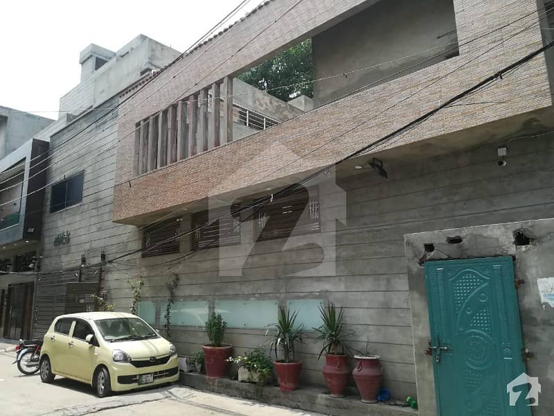 گڑھی شاہو لاہور میں 5 کمروں کا 12 مرلہ مکان 4.45 کروڑ میں برائے فروخت۔