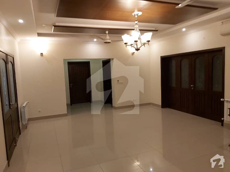 ایف ۔ 7 اسلام آباد میں 6 کمروں کا 1.4 کنال مکان 5 لاکھ میں کرایہ پر دستیاب ہے۔ ایف ۔ 7 اسلام آباد میں 6 کمروں کا 1.4 کنال مکان 5 لاکھ میں کرایہ پر دستیاب ہے۔