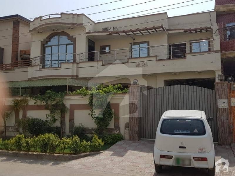 خان ویلیج ملتان میں 5 کمروں کا 12 مرلہ مکان 2.1 کروڑ میں برائے فروخت۔