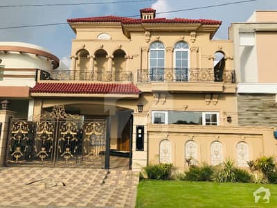 ڈی ایچ اے فیز 8 ڈیفنس (ڈی ایچ اے) لاہور میں 4 کمروں کا 10 مرلہ مکان 2.8 کروڑ میں برائے فروخت۔ ڈی ایچ اے فیز 8 ڈیفنس (ڈی ایچ اے) لاہور میں 4 کمروں کا 10 مرلہ مکان 2.8 کروڑ میں برائے فروخت۔