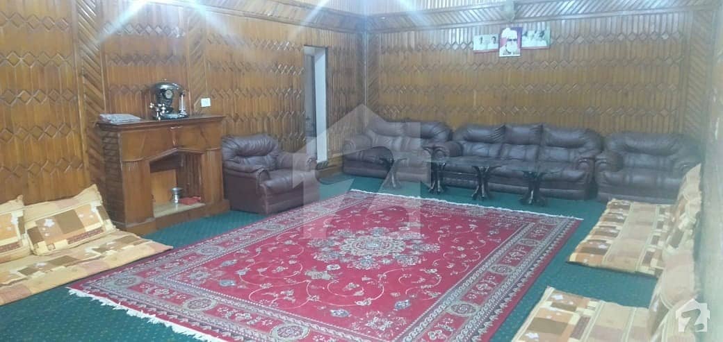 یونیورسٹی روڈ پشاور میں 7 کمروں کا 13 مرلہ مکان 1.7 کروڑ میں برائے فروخت۔